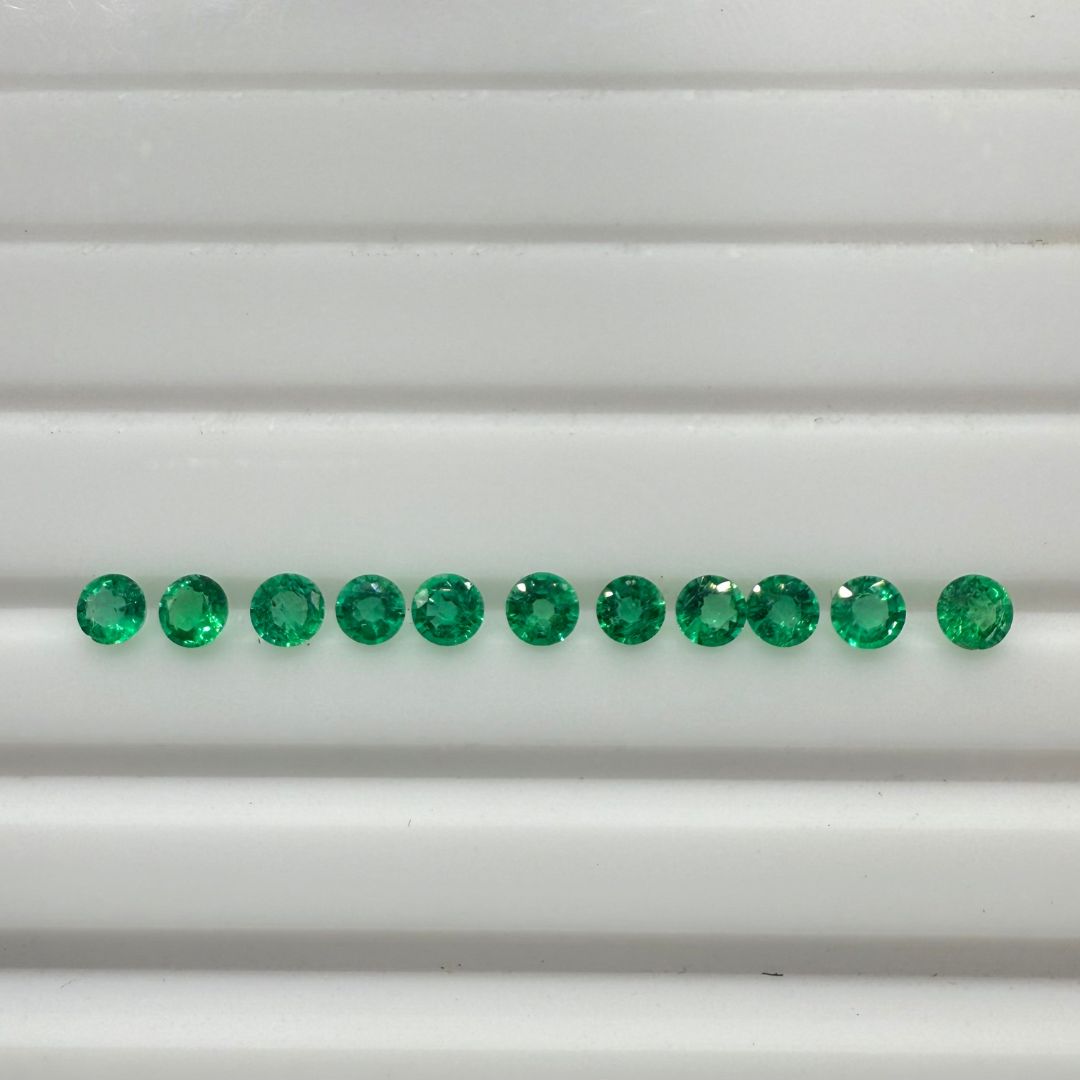 4mm Natural Emerald Faceted Round – Medium Bright Green, Clean Cut, AAA+ Loose Gemstone