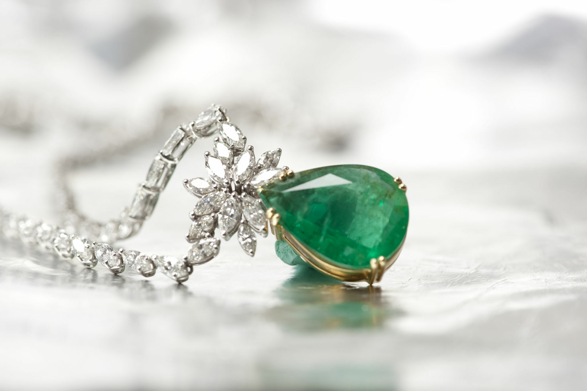 Professional Tips for Photographing Your Gemstone Jewelry